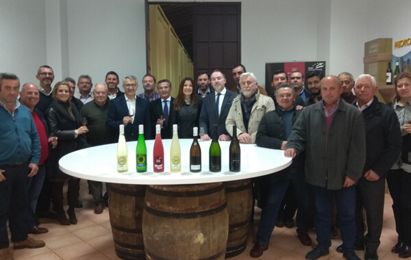 Bodegas del Socorro suscribe la iniciativa de defensa del cultivo del viñedo tradicional en Doñana
